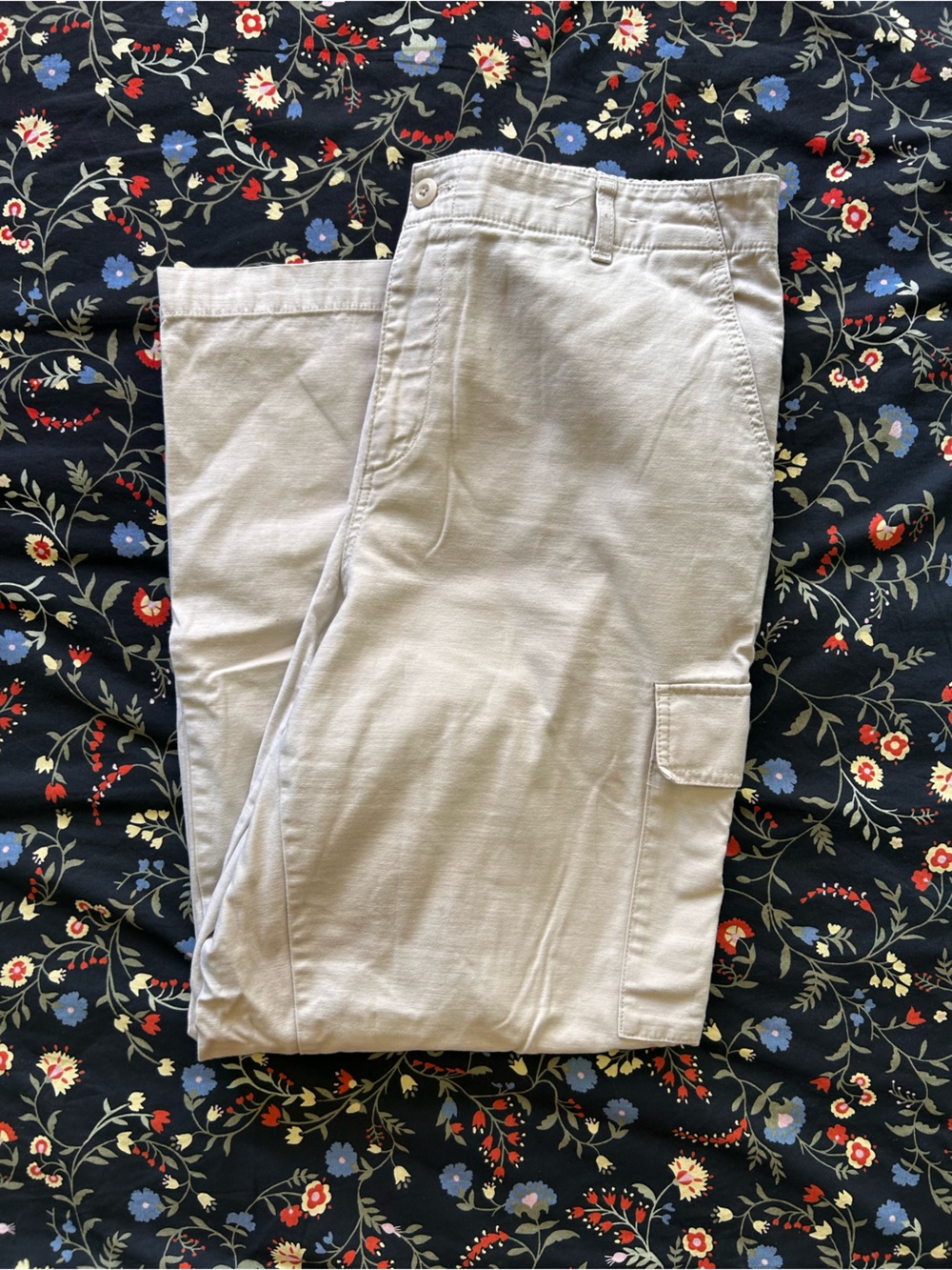 Uniqlo Cream Colored Cargo Pants bought in Berlin!